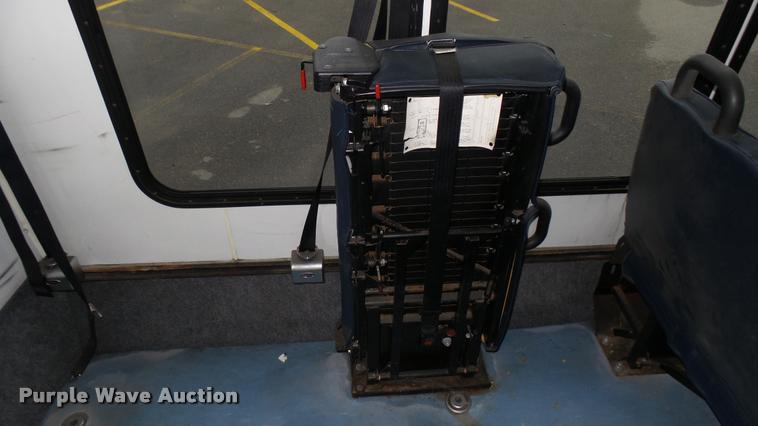 image for item L2394 2008 Ford E450 Super Duty shuttle bus