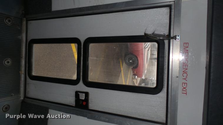 image for item L2394 2008 Ford E450 Super Duty shuttle bus