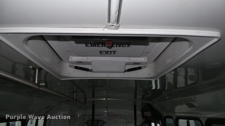 image for item L2394 2008 Ford E450 Super Duty shuttle bus