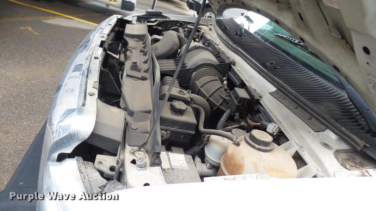 image for item L2394 2008 Ford E450 Super Duty shuttle bus