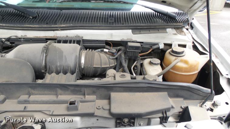 image for item L2394 2008 Ford E450 Super Duty shuttle bus