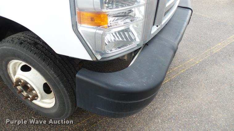 image for item L2394 2008 Ford E450 Super Duty shuttle bus