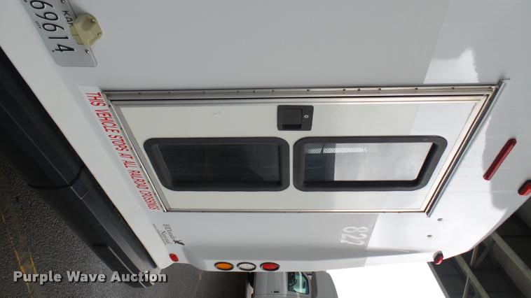 image for item L2394 2008 Ford E450 Super Duty shuttle bus