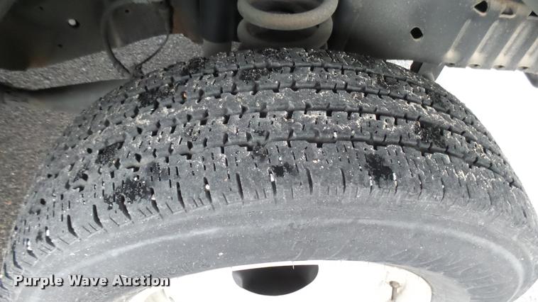 image for item L2394 2008 Ford E450 Super Duty shuttle bus