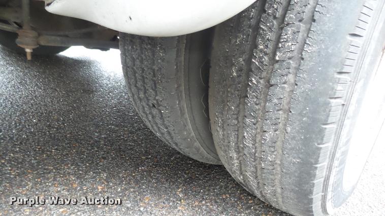 image for item L2394 2008 Ford E450 Super Duty shuttle bus