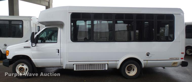 image for item L2395 2008 Ford Econoline E450 Super Duty shuttle bus