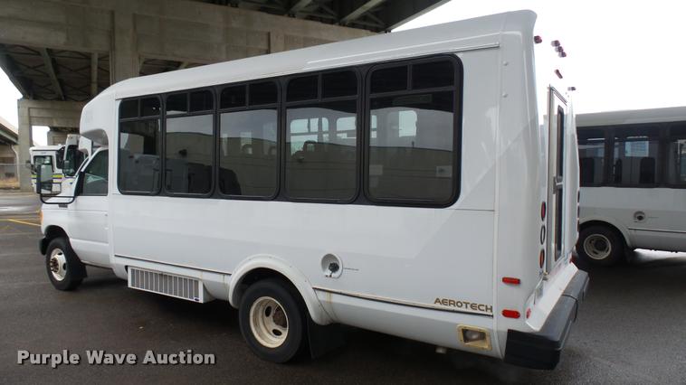 image for item L2395 2008 Ford Econoline E450 Super Duty shuttle bus