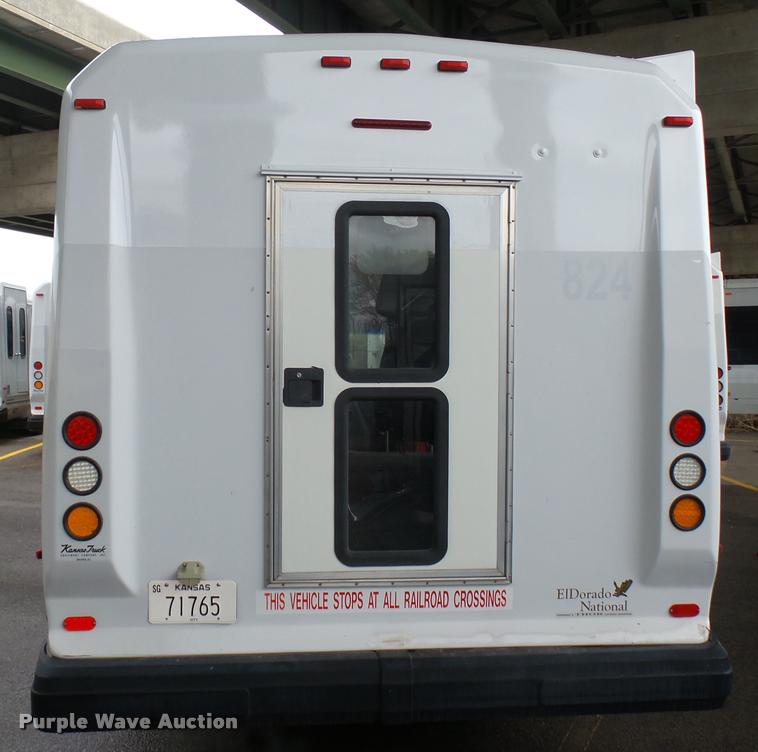 image for item L2395 2008 Ford Econoline E450 Super Duty shuttle bus