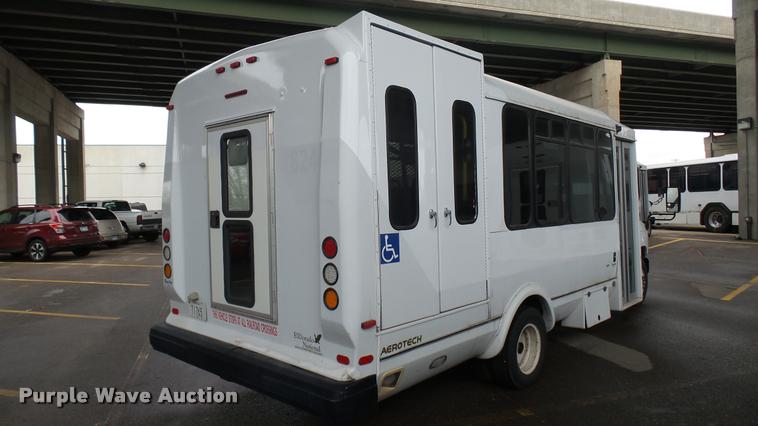 image for item L2395 2008 Ford Econoline E450 Super Duty shuttle bus