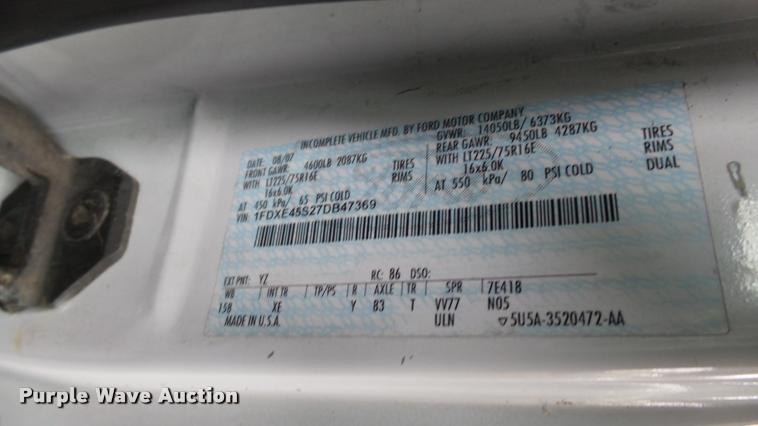 image for item L2395 2008 Ford Econoline E450 Super Duty shuttle bus