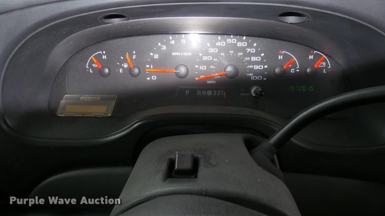 image for item L2395 2008 Ford Econoline E450 Super Duty shuttle bus