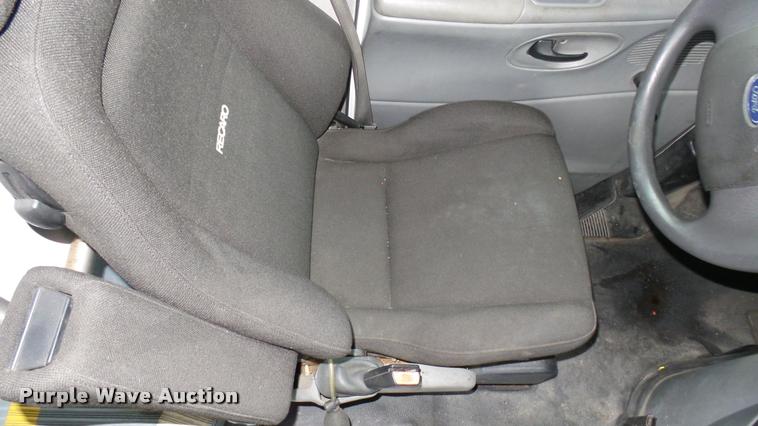 image for item L2395 2008 Ford Econoline E450 Super Duty shuttle bus