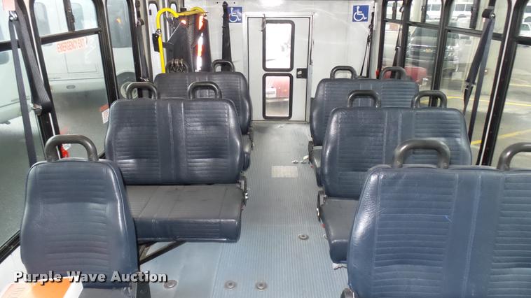 image for item L2395 2008 Ford Econoline E450 Super Duty shuttle bus