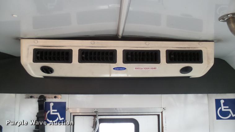 image for item L2395 2008 Ford Econoline E450 Super Duty shuttle bus