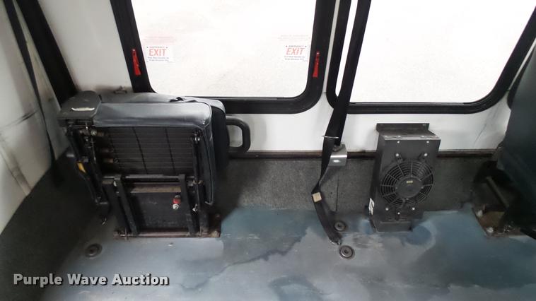 image for item L2395 2008 Ford Econoline E450 Super Duty shuttle bus