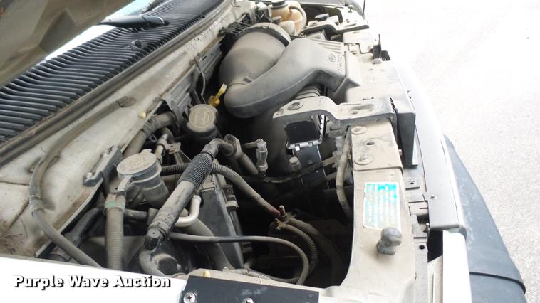 image for item L2395 2008 Ford Econoline E450 Super Duty shuttle bus