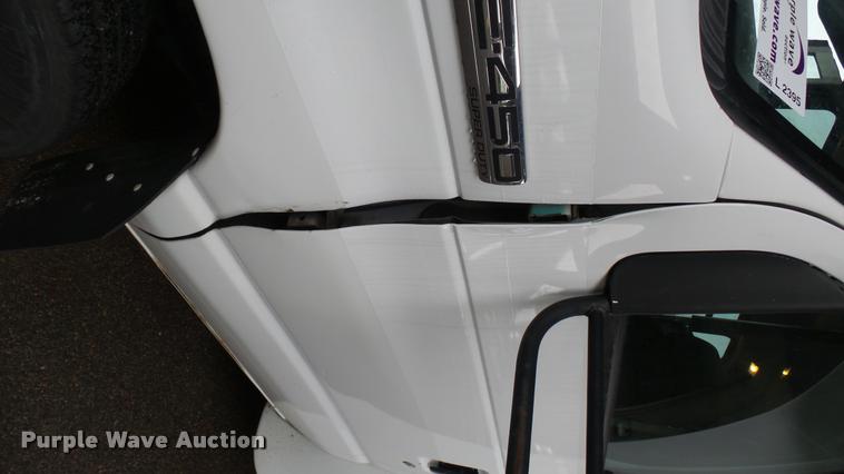 image for item L2395 2008 Ford Econoline E450 Super Duty shuttle bus