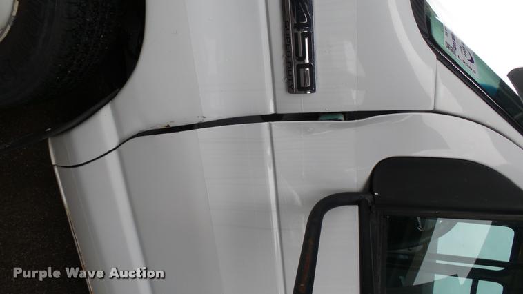 image for item L2395 2008 Ford Econoline E450 Super Duty shuttle bus
