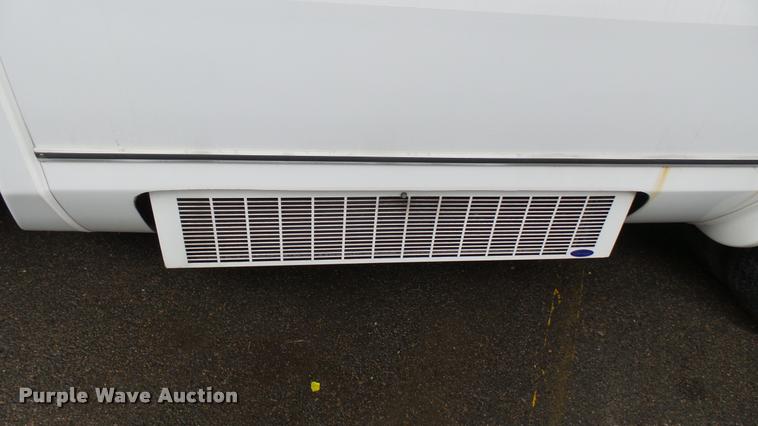 image for item L2395 2008 Ford Econoline E450 Super Duty shuttle bus