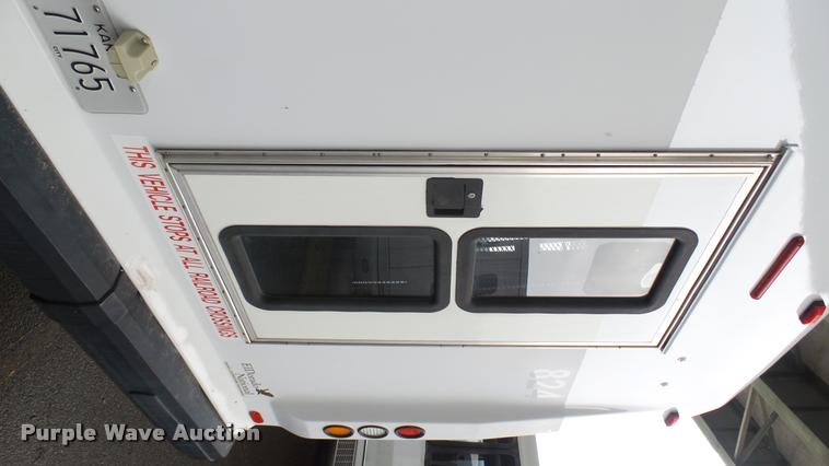 image for item L2395 2008 Ford Econoline E450 Super Duty shuttle bus
