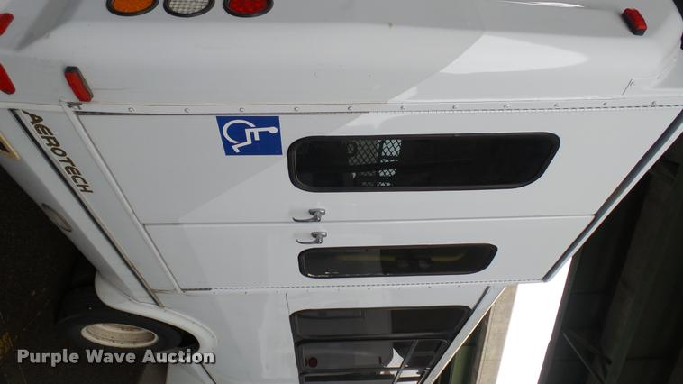 image for item L2395 2008 Ford Econoline E450 Super Duty shuttle bus