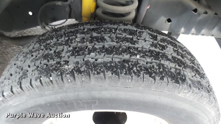 image for item L2395 2008 Ford Econoline E450 Super Duty shuttle bus