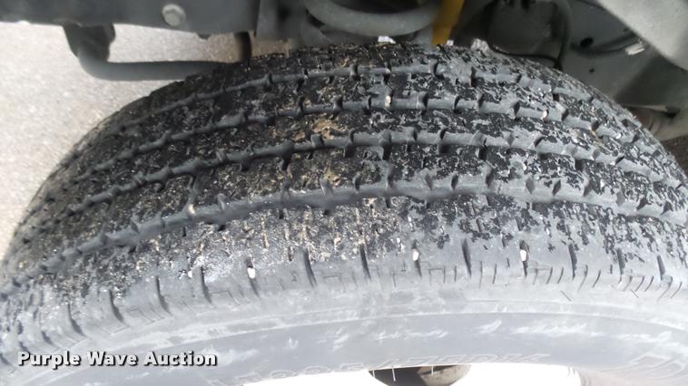 image for item L2395 2008 Ford Econoline E450 Super Duty shuttle bus