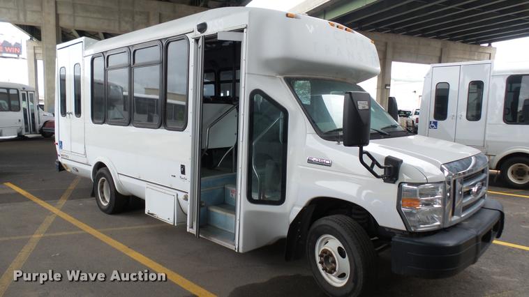 image for item L2396 2009 Ford E450 Super Duty shuttle bus