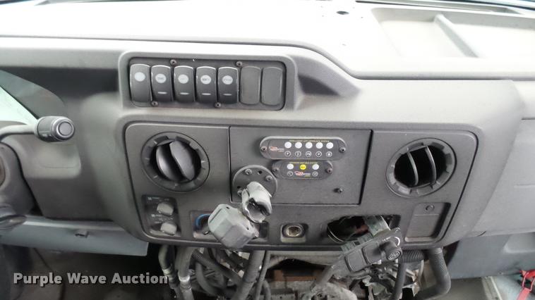 image for item L2396 2009 Ford E450 Super Duty shuttle bus