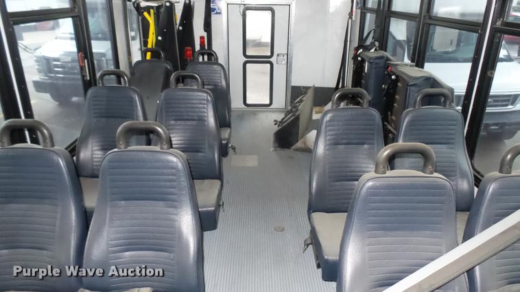 image for item L2396 2009 Ford E450 Super Duty shuttle bus