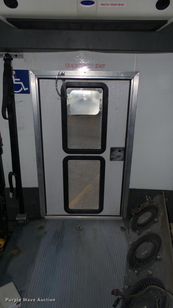 image for item L2396 2009 Ford E450 Super Duty shuttle bus