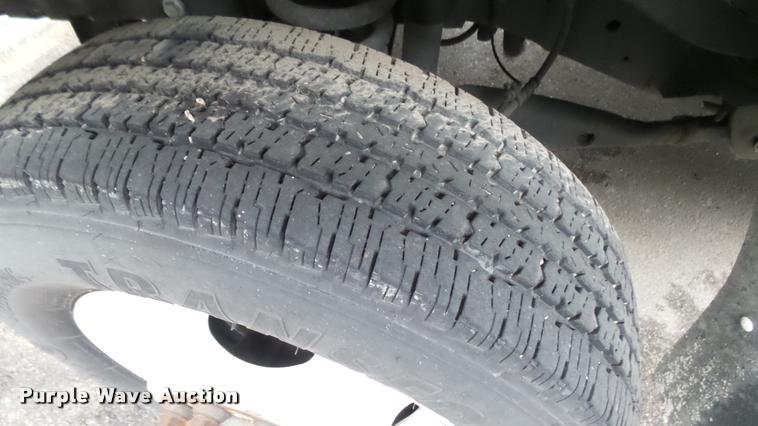 image for item L2396 2009 Ford E450 Super Duty shuttle bus