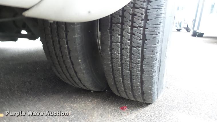 image for item L2396 2009 Ford E450 Super Duty shuttle bus