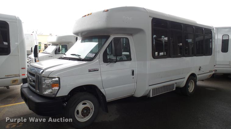 image for item L2397 2009 Ford E450 Super Duty shuttle bus
