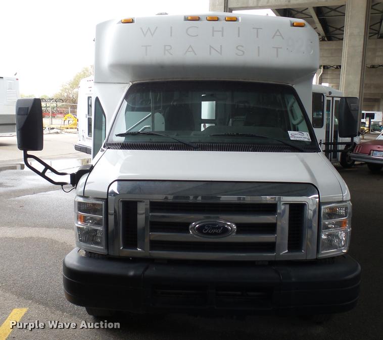 image for item L2397 2009 Ford E450 Super Duty shuttle bus