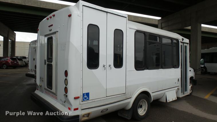 image for item L2397 2009 Ford E450 Super Duty shuttle bus