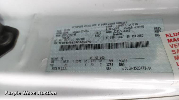 image for item L2397 2009 Ford E450 Super Duty shuttle bus