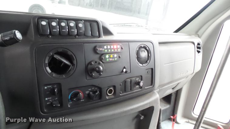 image for item L2397 2009 Ford E450 Super Duty shuttle bus