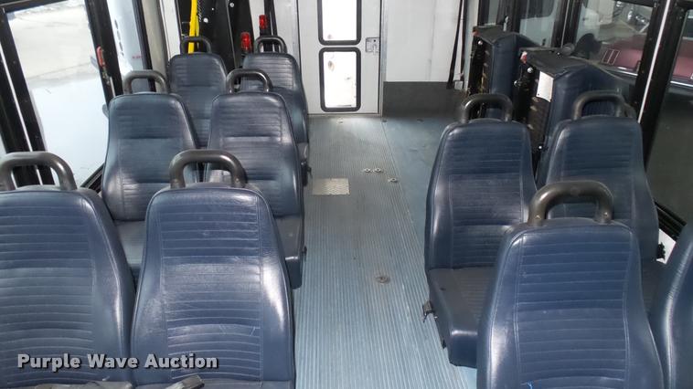 image for item L2397 2009 Ford E450 Super Duty shuttle bus