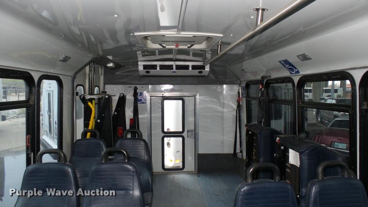 image for item L2397 2009 Ford E450 Super Duty shuttle bus