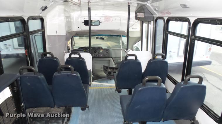 image for item L2397 2009 Ford E450 Super Duty shuttle bus