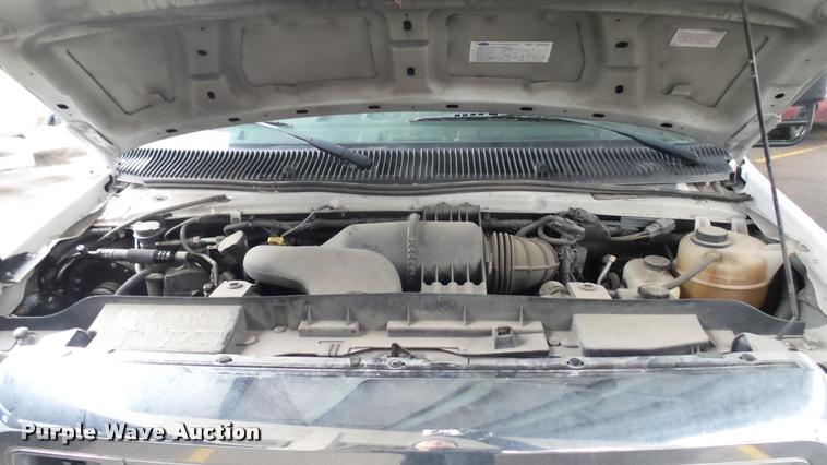 image for item L2397 2009 Ford E450 Super Duty shuttle bus