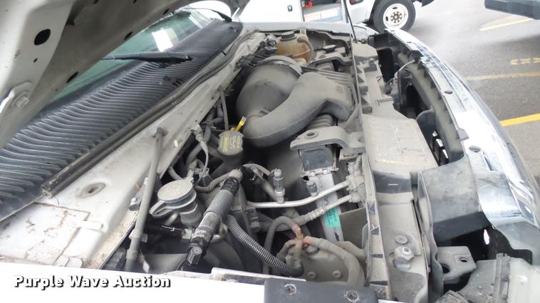 image for item L2397 2009 Ford E450 Super Duty shuttle bus