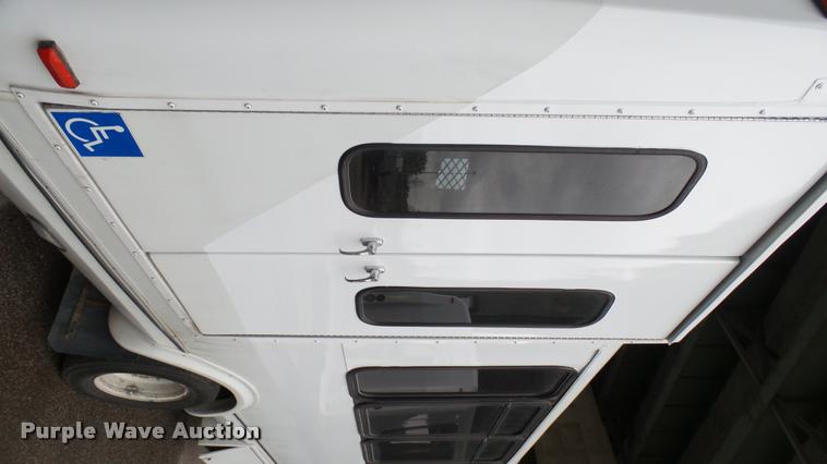 image for item L2397 2009 Ford E450 Super Duty shuttle bus