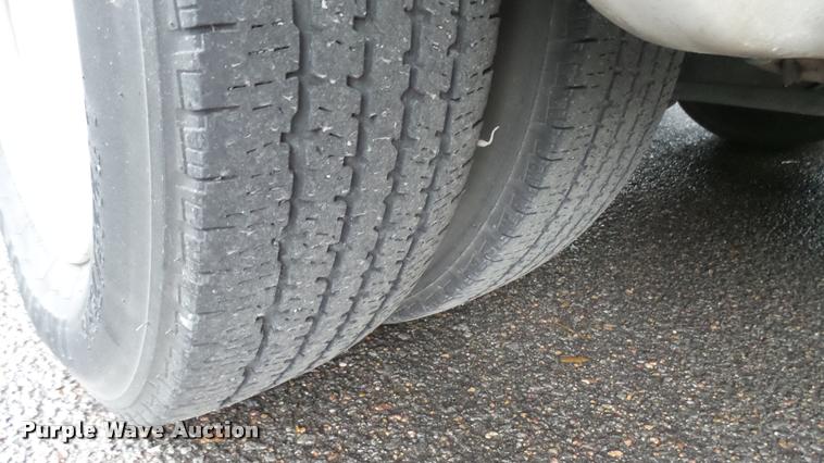 image for item L2397 2009 Ford E450 Super Duty shuttle bus