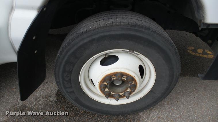 image for item L2397 2009 Ford E450 Super Duty shuttle bus