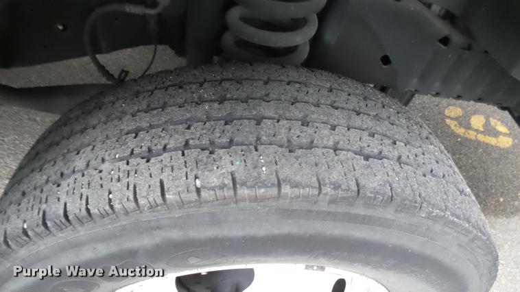 image for item L2397 2009 Ford E450 Super Duty shuttle bus