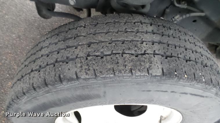 image for item L2397 2009 Ford E450 Super Duty shuttle bus