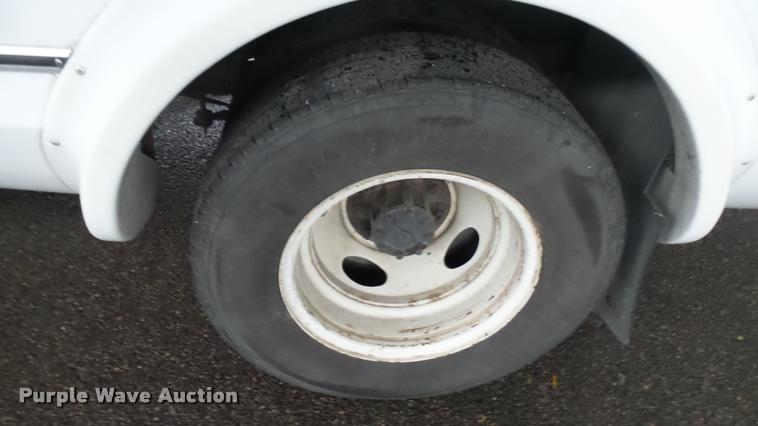 image for item L2397 2009 Ford E450 Super Duty shuttle bus