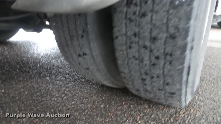 image for item L2397 2009 Ford E450 Super Duty shuttle bus